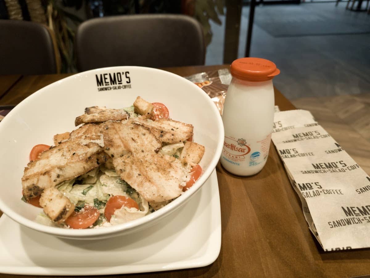 Memo's Café & Bistro